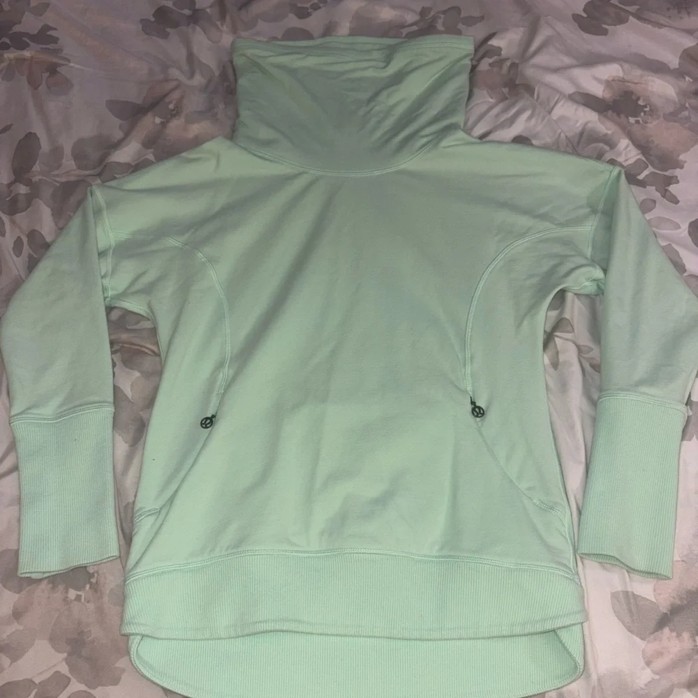 Lululemon Rest Day Pullover Mint Green Cowl Neck Sweatshirt Size 4